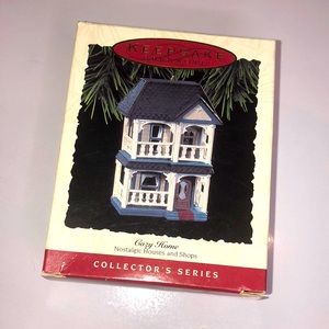 Hallmark Keepsake Christmas Ornament Cozy Home Nostalgic Houses & Shops NIB 1993